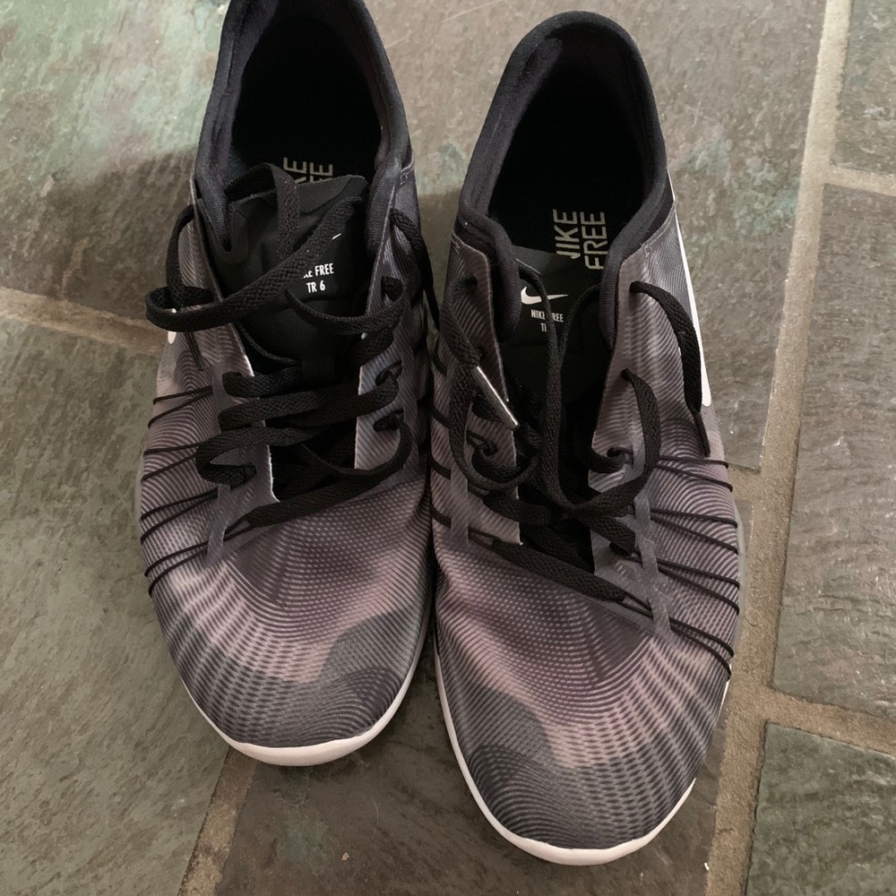 Nike tennis shoes